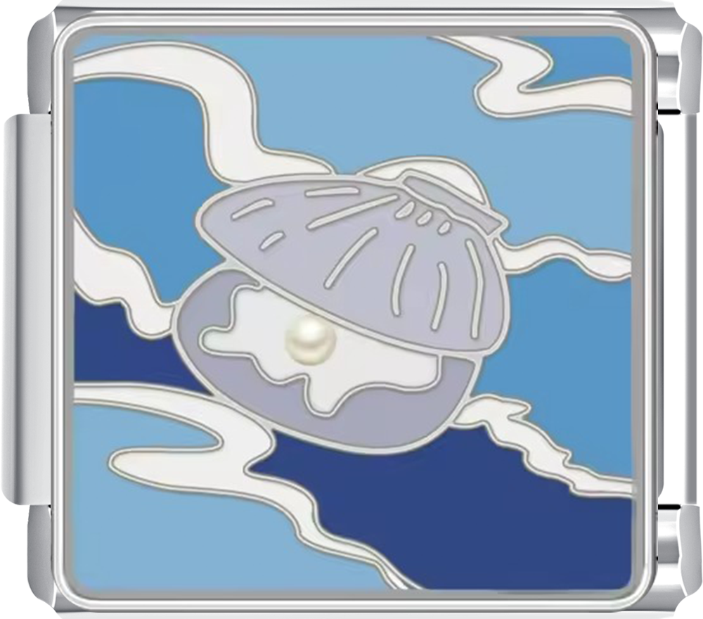 Ocean elegance meets motion with the Scallops, Wave bracelet C waterproof, skin-safe, and rich in natural detail.